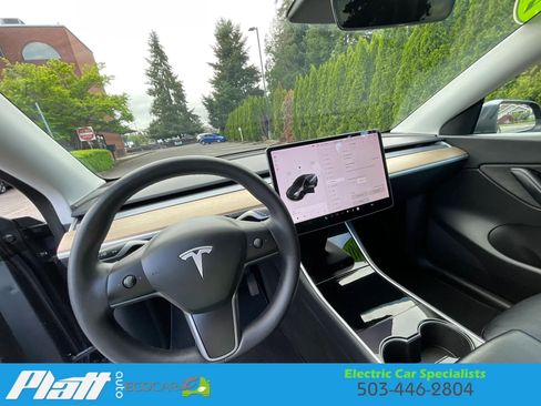 Used 2021 Tesla Model Y Long Range AWD/4WD image 35