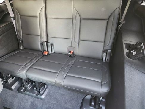 Used 2021 Chevrolet Tahoe Z71 w/ Z71 Signature Package image 32