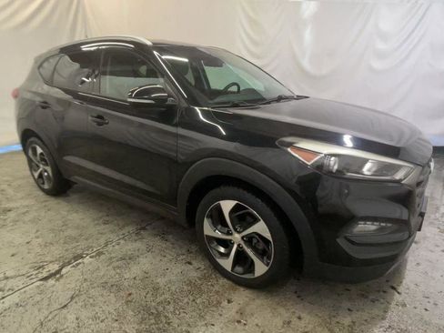 Used 2016 Hyundai Tucson Sport image 2