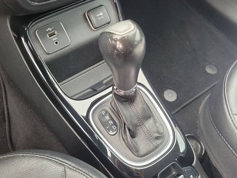 Used 2019 Jeep Compass Latitude FWD image 27
