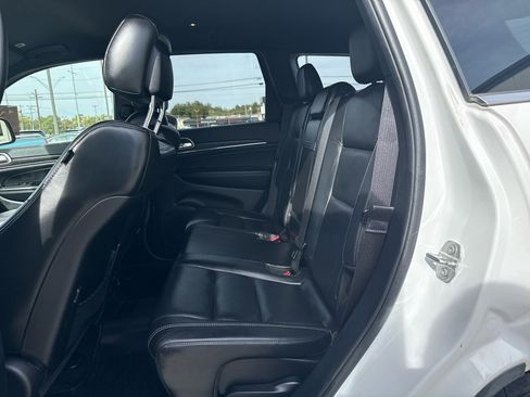 Used 2017 Jeep Grand Cherokee Limited image 16