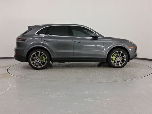Used 2023 Porsche Cayenne E-Hybrid image 8