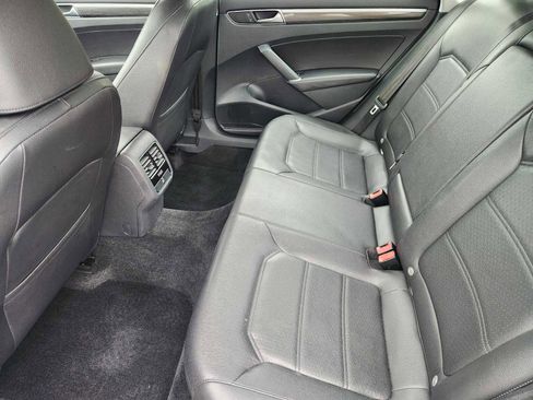 Used 2016 Volkswagen Passat 1.8T SE w/ Lighting Package (P06) FWD image 31