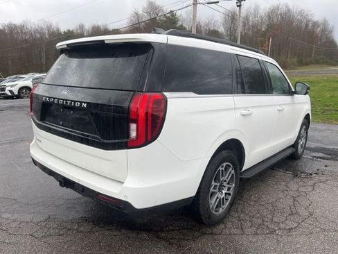 Used 2025 Ford Expedition Active image 6