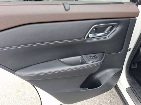 Used 2022 Nissan Rogue Platinum w/ Head-Up Display Package FWD image 11