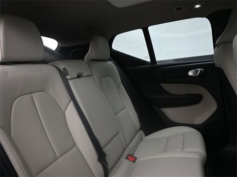 Used 2024 Volvo XC40 B5 Plus w/ Protection Package Premier image 32