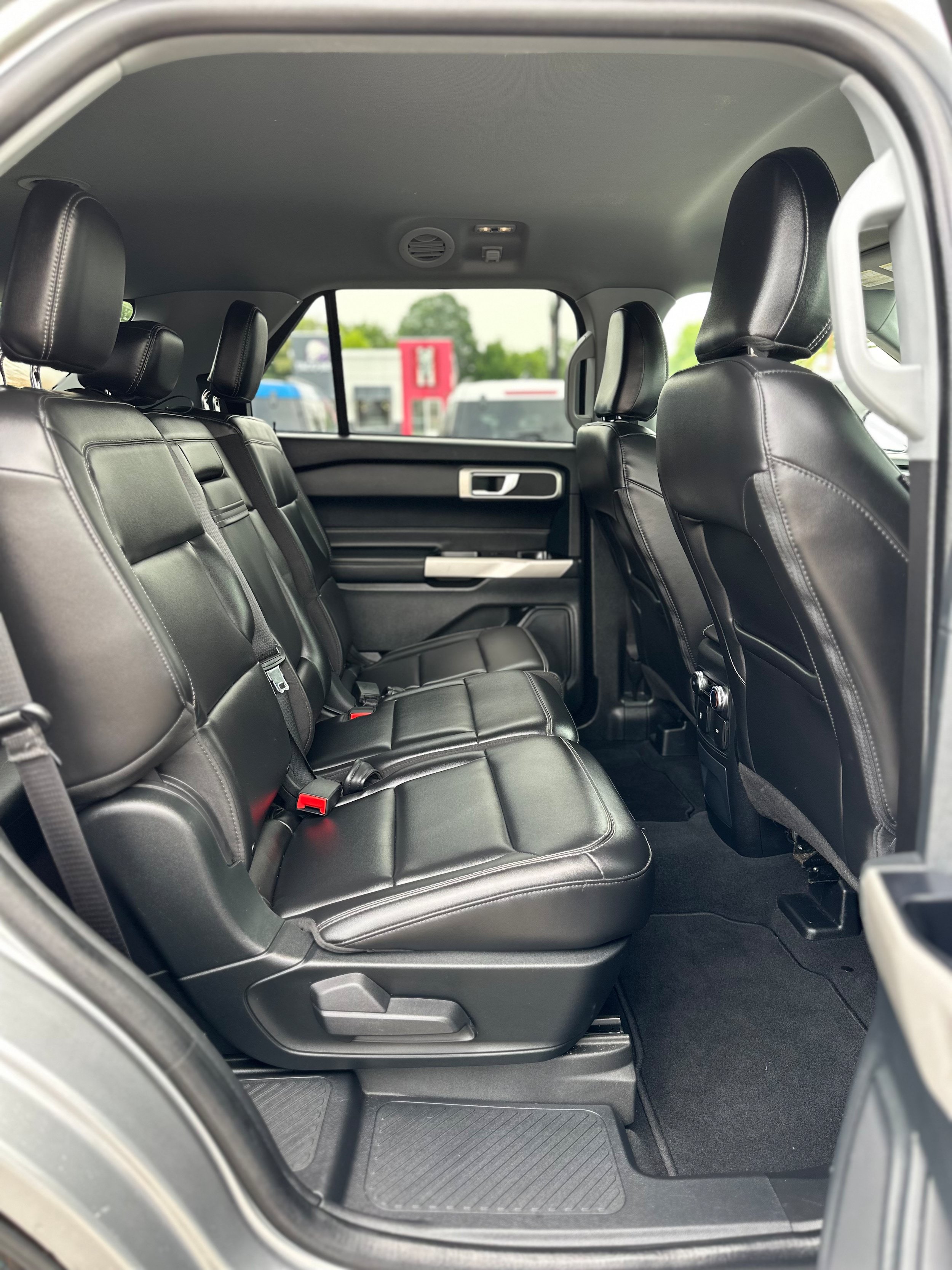 Used 2023 Ford Explorer XLT w/ Equipment Group 202A AWD/4WD image 20