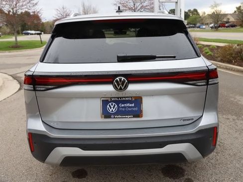 Used 2025 Volkswagen Tiguan SE w/ Panoramic Sunroof Package AWD/4WD image 4