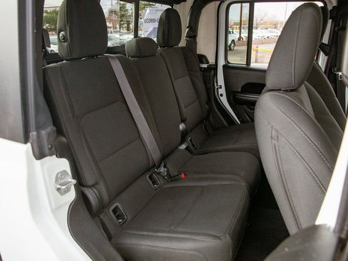 Used 2021 Jeep Gladiator Sport image 12