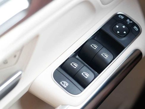 Certified 2022 Mercedes-Benz GLA 250 4MATIC image 37