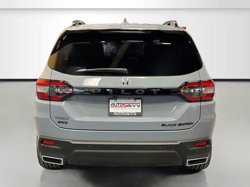 Used 2025 Honda Pilot Black Edition image 6