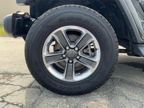 Used 2019 Jeep Wrangler Unlimited Sahara w/ Dual Top Group image 25