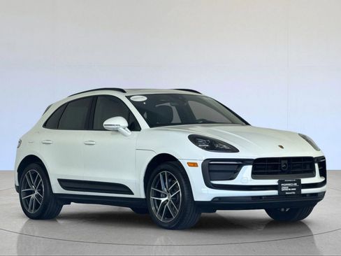 Certified 2025 Porsche Macan image 10