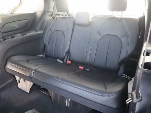 New 2026 Chrysler Pacifica Select image 14