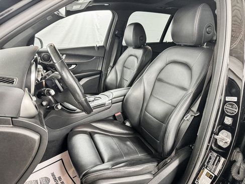 Used 2018 Mercedes-Benz GLC 300 4MATIC w/ Premium Package image 9