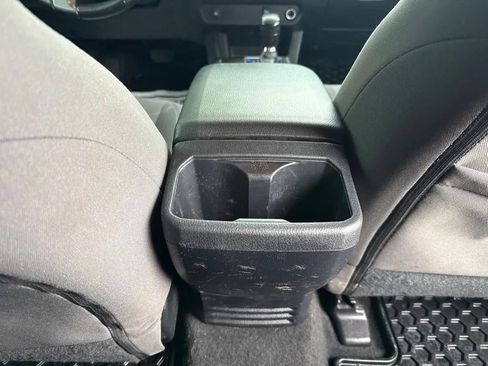 Used 2017 Toyota Tacoma TRD Sport AWD/4WD image 32