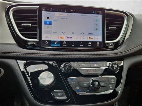 New 2026 Chrysler Pacifica Pinnacle image 12