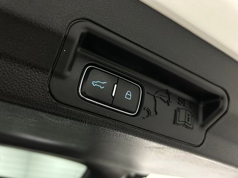 Used 2020 Ford Explorer Limited AWD/4WD image 36