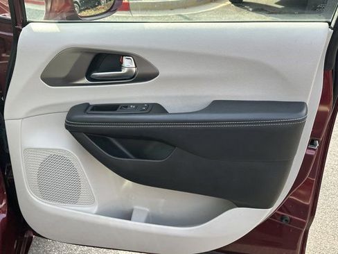 Certified 2021 Chrysler Pacifica Touring-L w/ Uconnect Theater Family Group image 19