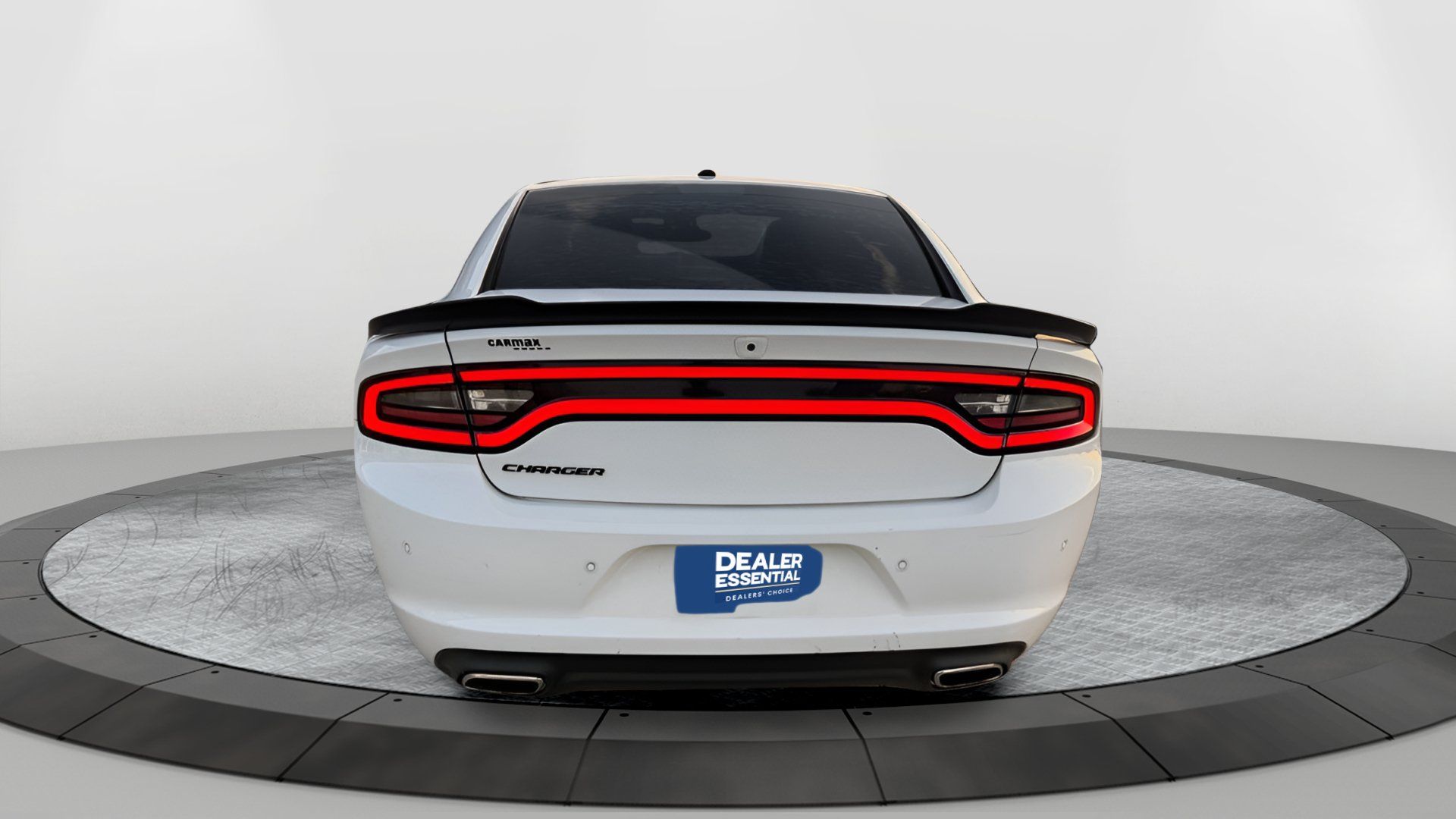 Used 2018 Dodge Charger SXT w/ Blacktop Package RWD image 10