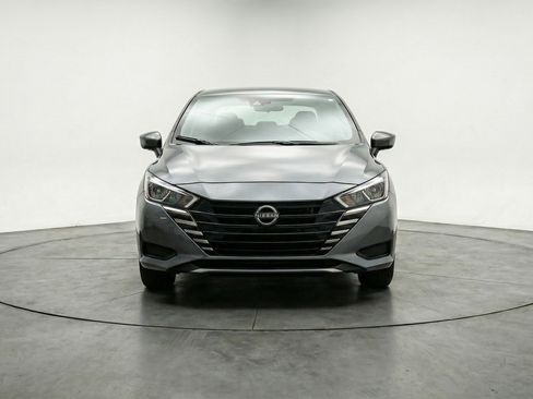 Used 2025 Nissan Versa SV image 2