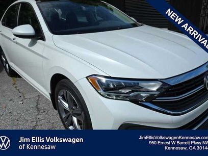 Used 2023 Volkswagen Jetta SE w/ Panoramic Sunroof Package