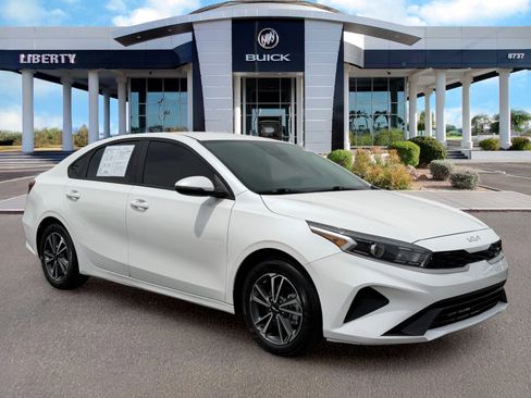 Used 2023 Kia Forte LXS w/ LXS Technology Package FWD image 6