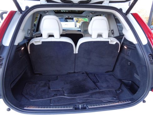 Used 2017 Volvo XC90 T8 Inscription w/ Vision Package image 18