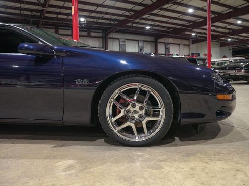 Used 2001 Chevrolet Camaro Z28 w/ SS Performance/Appearance Pkg image 11