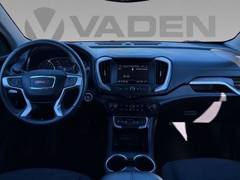 Used 2022 GMC Terrain SLE w/ Driver Convenience Package image 2