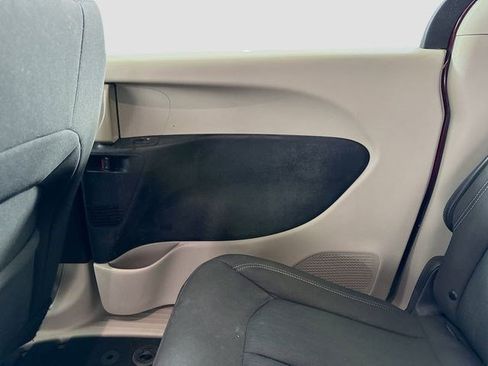 Used 2022 Chrysler Voyager LX FWD image 28
