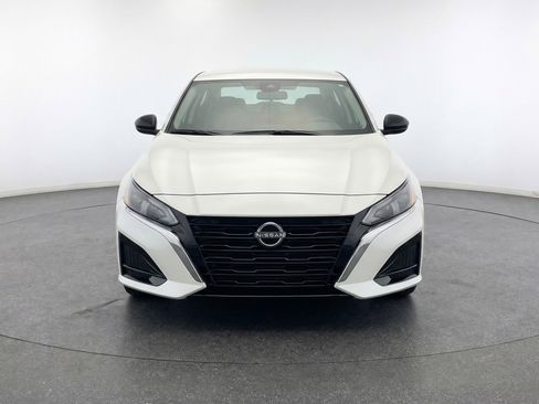 Used 2025 Nissan Altima 2.5 SV image 2