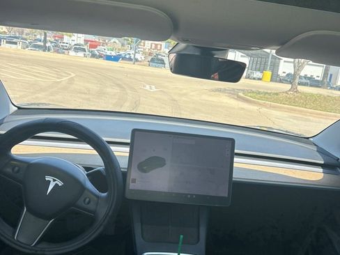 Used 2021 Tesla Model 3 Standard Range Plus image 7