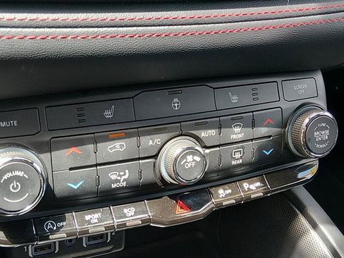 Used 2025 Dodge Durango GT RWD image 16