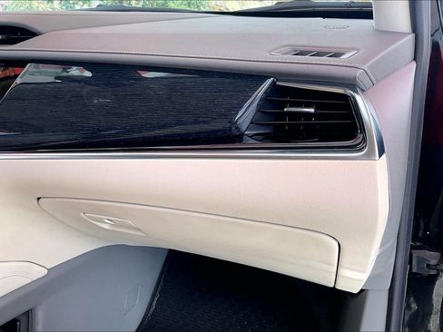 Used 2024 Cadillac XT6 Premium Luxury FWD image 17