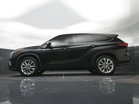Used 2020 Toyota Highlander Limited FWD image 28