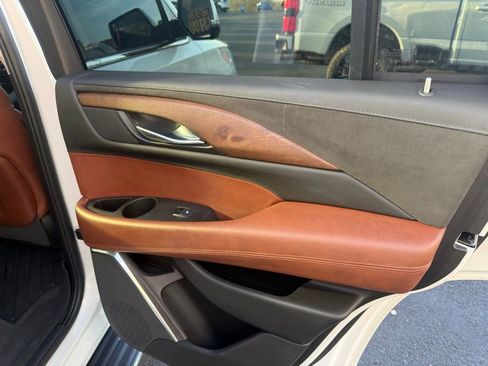 Used 2020 Cadillac Escalade Premium Luxury image 15
