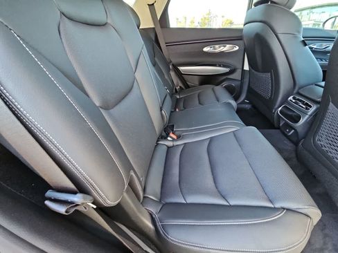 Certified 2025 Genesis GV70 2.5T w/ Select Package AWD/4WD image 17