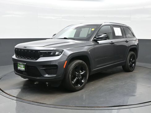 Used 2023 Jeep Grand Cherokee Altitude AWD/4WD image 2