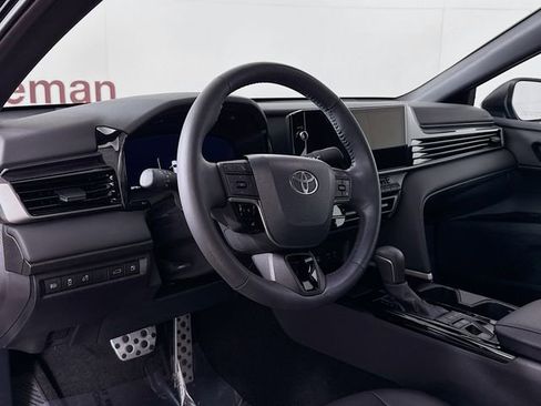 Used 2025 Toyota Camry XSE image 9
