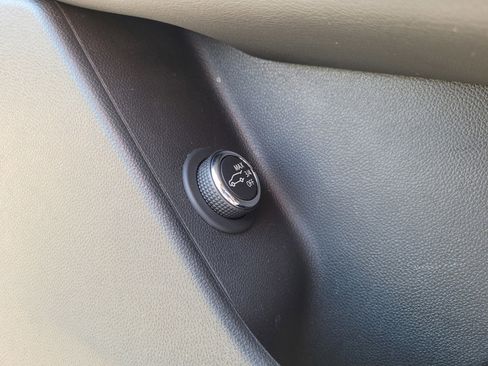 Certified 2025 Cadillac XT6 Premium Luxury AWD/4WD image 25