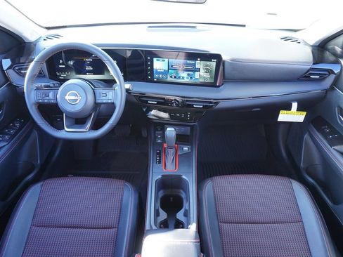 Used 2025 Nissan Kicks SR FWD image 11