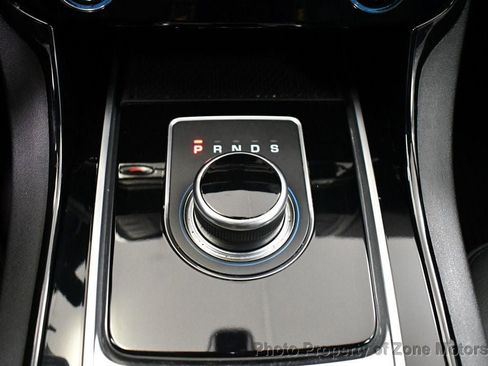 Used 2017 Jaguar XE Premium image 39