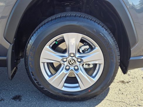 Used 2025 Toyota RAV4 XLE image 9