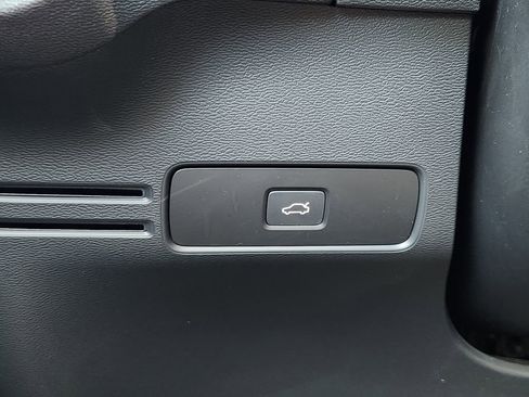 Used 2024 Volvo XC40 B5 Plus w/ Climate Package image 22