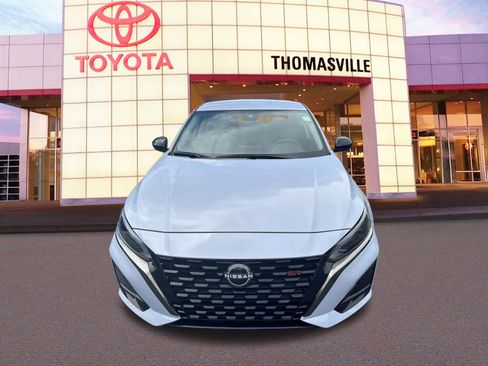 Used 2024 Nissan Altima 2.5 SR image 2