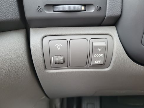 Used 2012 Kia Sedona LX FWD image 21