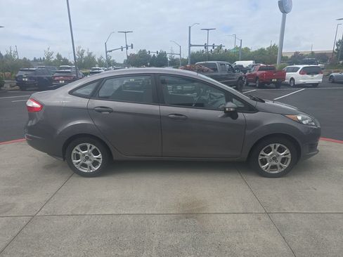 Used 2014 Ford Fiesta SE FWD image 5