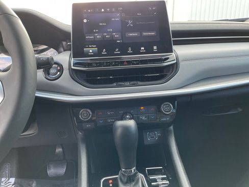 Used 2025 Jeep Compass Limited image 18