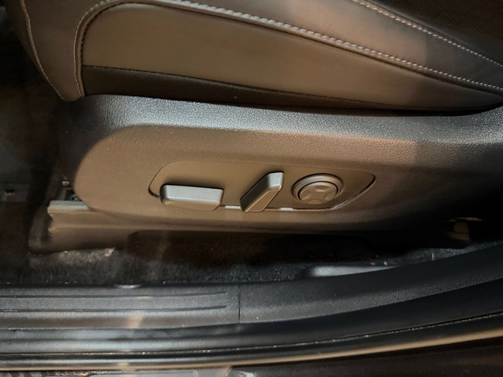 Used 2026 Kia Carnival FWD image 22
